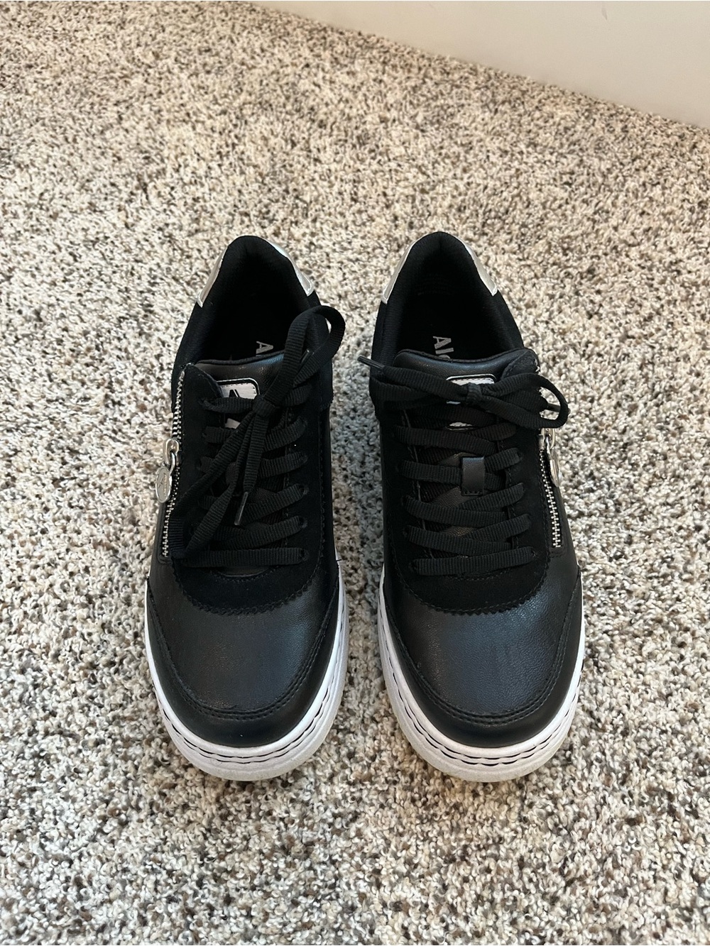 Black Women's Low-Top Lace-Up/Zipper Platform Sneakers